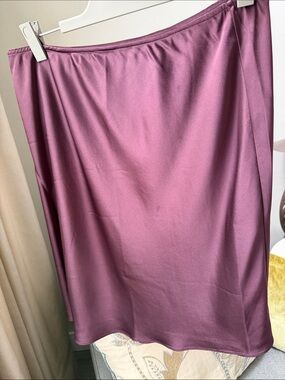 LESET Barb Skip Skirt in Malbec NWT